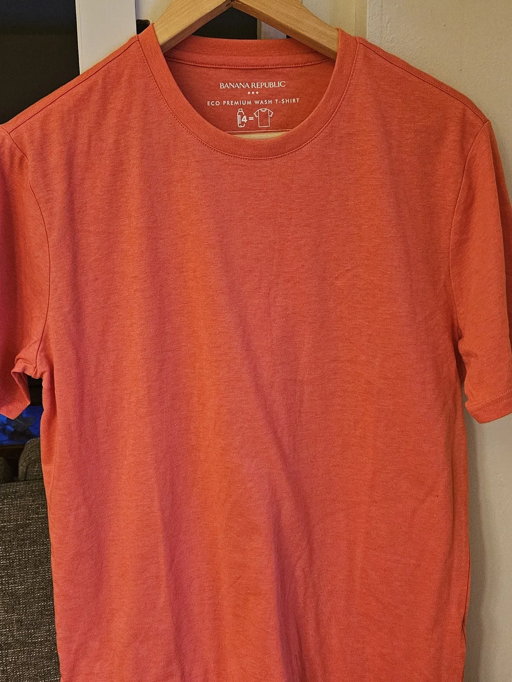 Banana Republic Men’s Short Sleeve Crew Neck T-Shirt in Coral Orange Heather